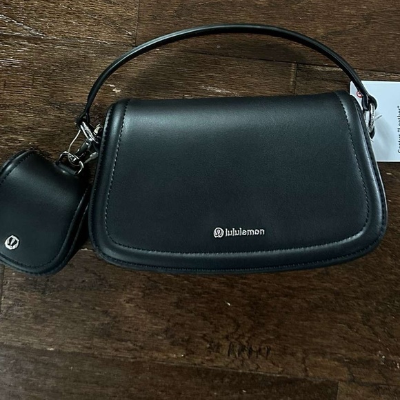 Lululemon-Leather Alternative Mini Bag 1.2L-Black-NWT - Picture 8 of 13